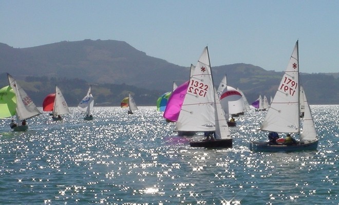 Shane and Daniel Smith lead the fleet around the leeward mark on the last day. © Martin Balch